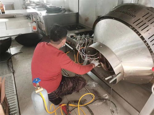 總臺(tái)食堂對(duì)灶具 燃?xì)鈭?bào)警設(shè)備進(jìn)行整改